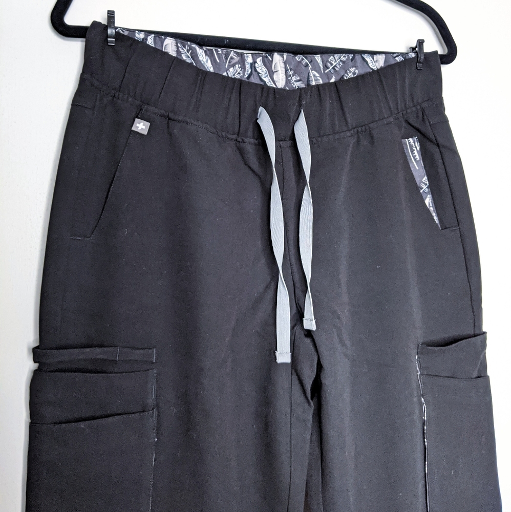 FIGS Tema Performance Wide Leg Cargo Scrubs Pants - Picture 4 of 12